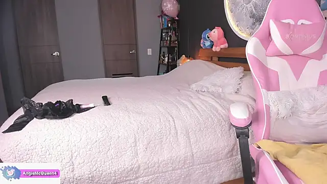 Sarajames - fingering pussy