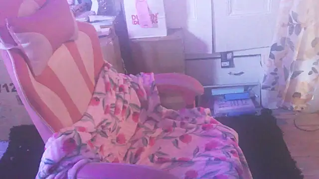 Nastydianastrips - SQUIRT ON YOUR VIBRATOR FOR US RIGHT NOW