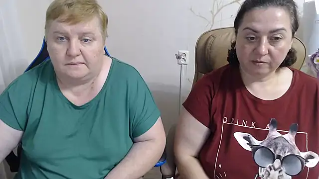 Lindy-Jeanie - both naked