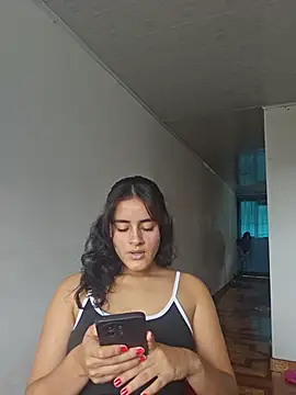 Emmaa_- - completely naked 🥵😈