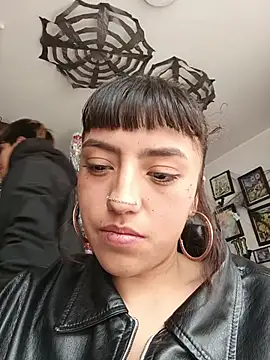 Dangerousmuse0 - Show ass with oil