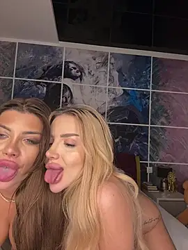 AshleySinn - Fingering each other
