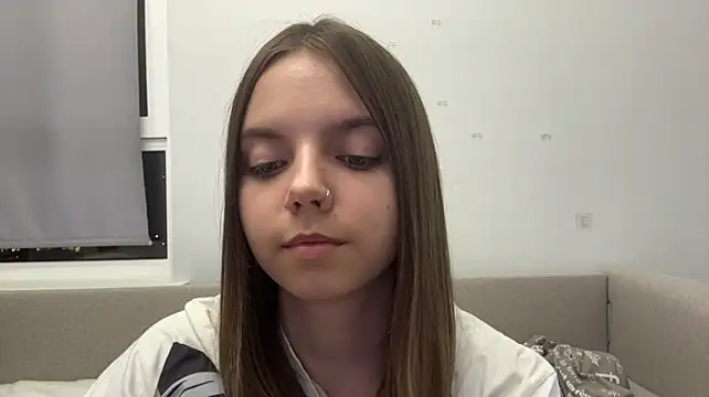 LisaPorse - show feet + cute wink
