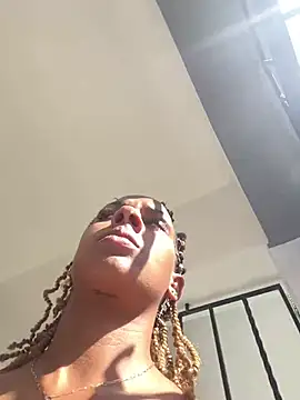 Julixxx22 - show ass and pussy