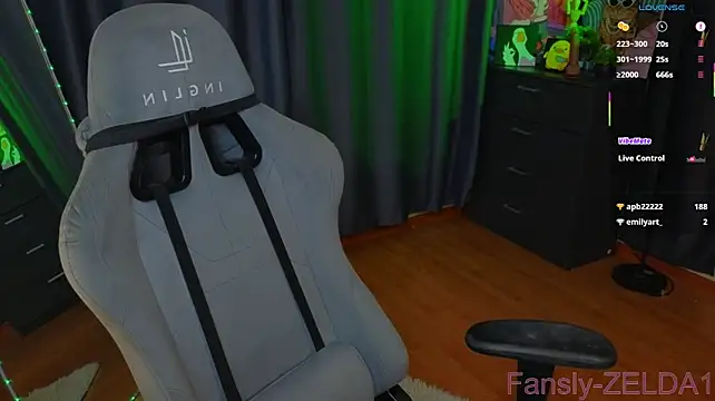 Zelda_1 - naked tits massage