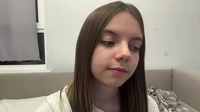 LisaPorse - show feet + cute wink