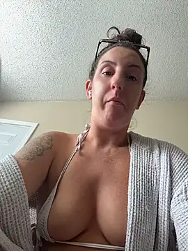 Sweetsirenn - tits out on balcony