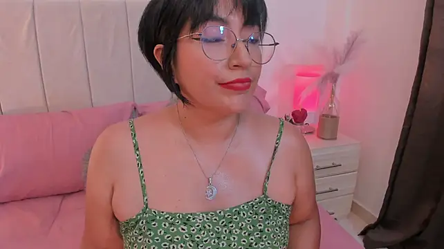 Natty_bush - topples+rub oil on pits & boobs
