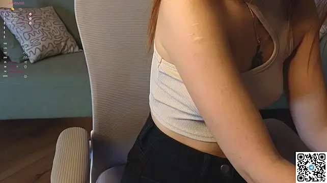 Mirassia - every 50 tokens flash tits