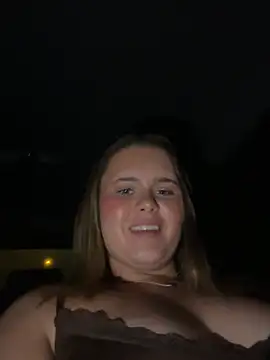 Blonde_Bunny - Sit legs open 🤤