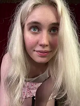 LovelyMiu - lower my shorts+oil on my big butt