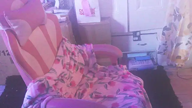 Nastydianastrips - SQUIRT ON YOUR VIBRATOR FOR US RIGHT NOW