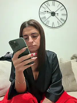 Miniclaraaa - J’enlève ma nuisette 🥵