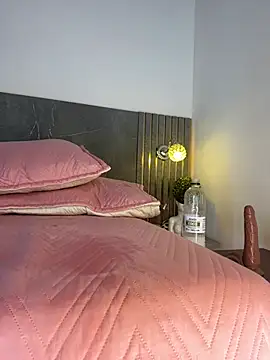 Lila-pinkky - fingers in pussy + dildo in ass 🍑