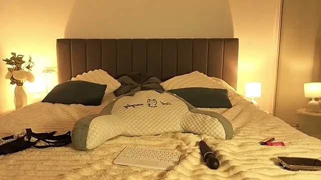 DianaaLight - Dildo in my pussy + toy control 10 min
