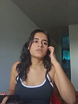 Emmaa_- - completely naked 🥵😈