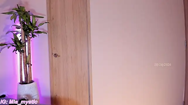 Mia_mystic_ - Flash Boob