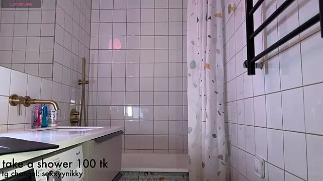 Sexxynikky - rub my pussy in leg split