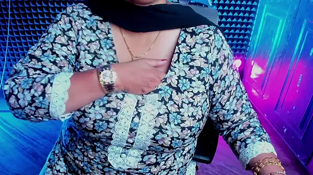 Bholi-Punjaban - aj sabki neend udha deni hai ..