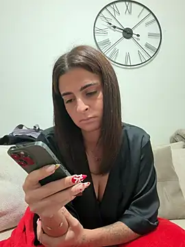 Miniclaraaa - J’enlève ma nuisette 🥵
