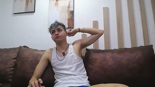 Ari_Stonne - Deepthoat + nipple game🥵😈