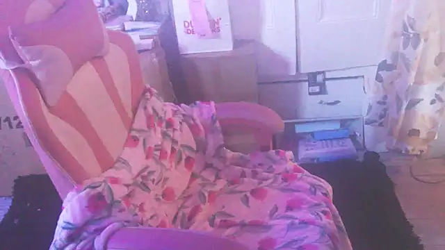 Nastydianastrips - SQUIRT ON YOUR VIBRATOR FOR US RIGHT NOW