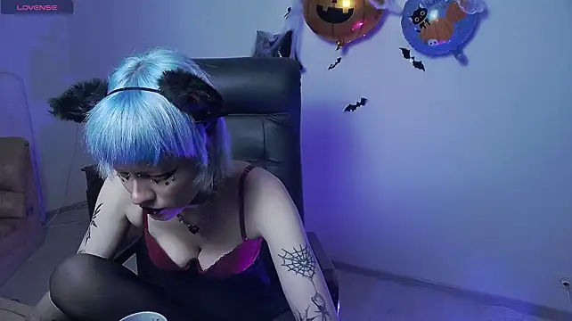 RoxyCatLove - topless and ass spanks