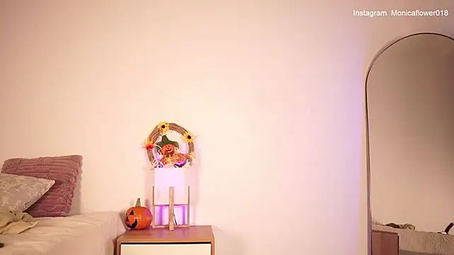 Monicaflowerr - ride dildo