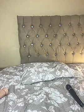 NiqiiRavenous - ride dildo