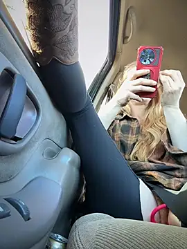 GoldenFlameGoddess - Booo! 👻