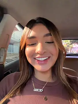 Jenn_fit - ROLL DOWN WINDOWS + TITS OUT!