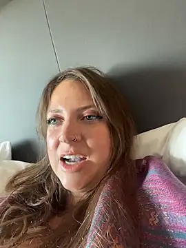 Molly_witha_chance - Put in new buttplug