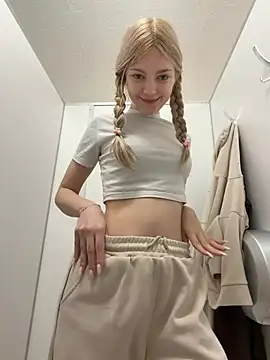 Elsawhere - off pants completely!!! SO RISKY IN 🚽😱