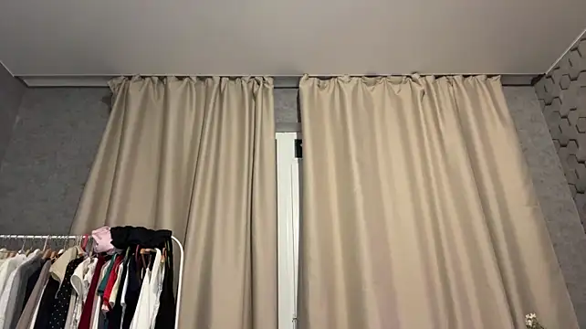 Adel_strongwoman