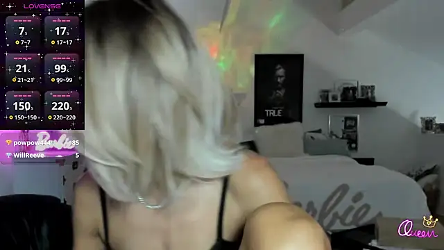 VelvetBarbie - Naked on Cam 10 Min