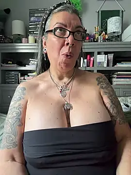 Dieseldame1313 - Hey guys topless dance