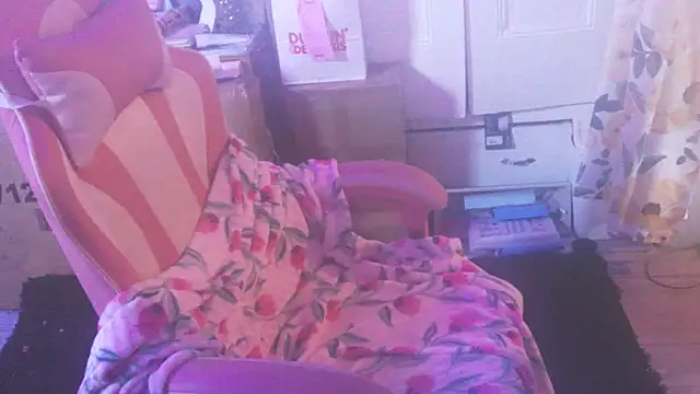 Nastydianastrips - SQUIRT ON YOUR VIBRATOR FOR US RIGHT NOW