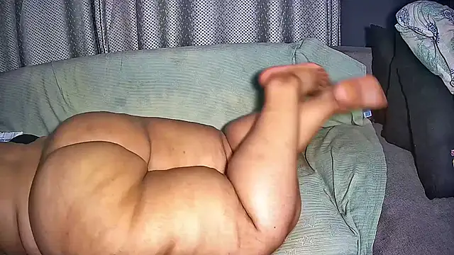 BustyThickyAss - LETS CLAP ASS BABE