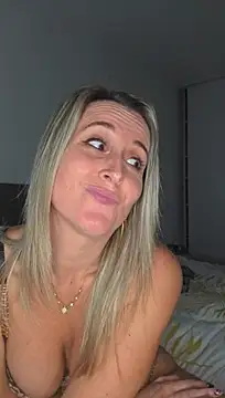 Malicia-hot - Position Levrette / Doggy + je me doigte