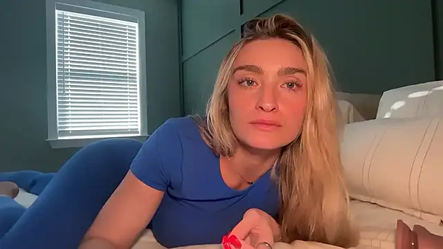 Meggsworld - fuck pussy w dildo LT chooses position