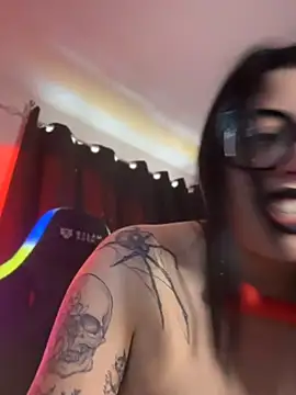 Draculona-666 - Dracu squirt CON DILDO GRANDE