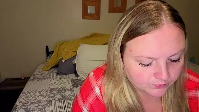 Phatassblonde - play with pussy in public