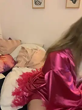 HannahMontana18 - 10 deep squats in halloween costume 💜