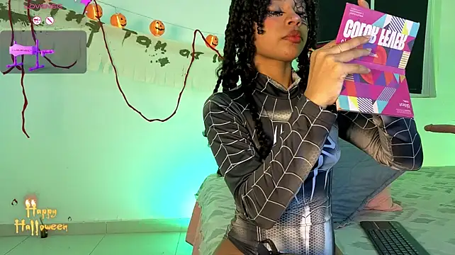 Lucie_petite - I like my costume lu