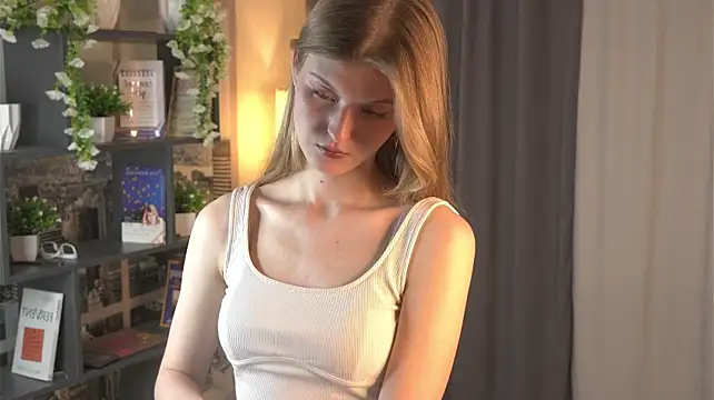 CammyAben - I'll show you my beautiful legs closer