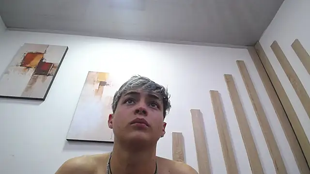 Ari_Stonne - Deepthoat + nipple game🥵😈