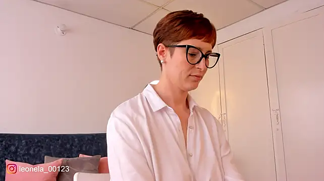 Cuddlingbunny - Touching my nipples under my blouse