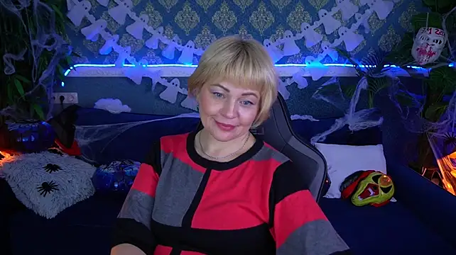 AmaraNights - Ass and breast show