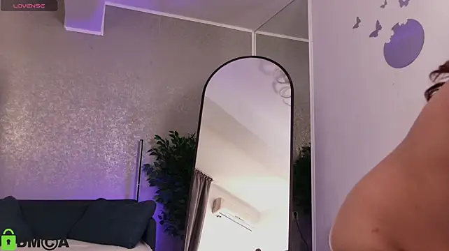 LanaKream - Hot Oil Show