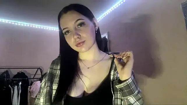 EileenKowalske - squeeze my boobs closer to the camera